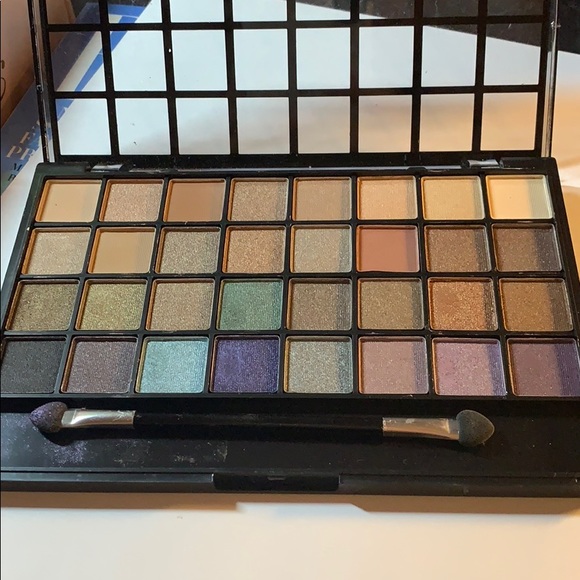 32 color eyeshadow, very good quality - Picture 4 of 5